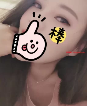 热情火辣小姐姐，身材前凸后翘，满背纹身